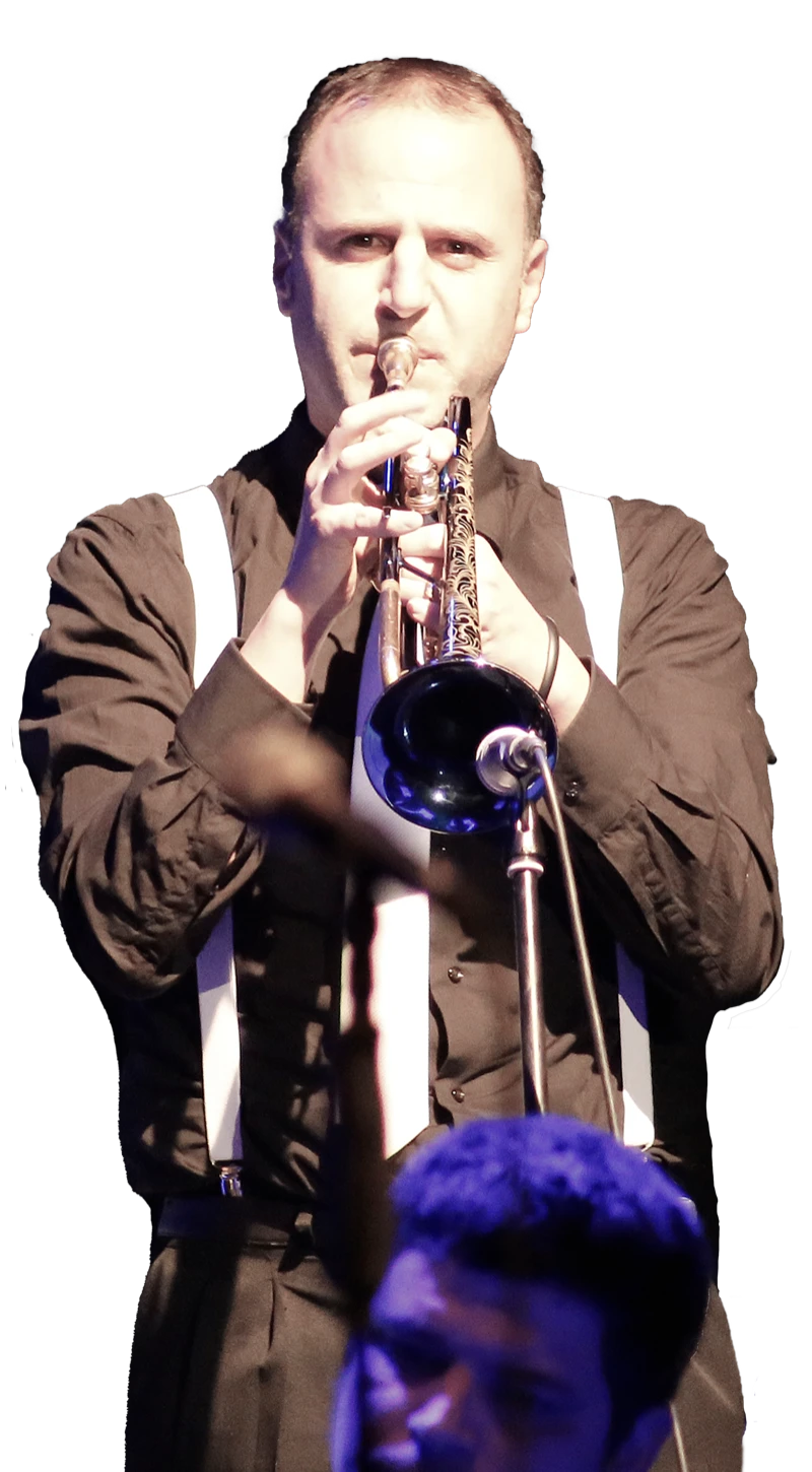 Xavi de la Salud tocando la trompeta